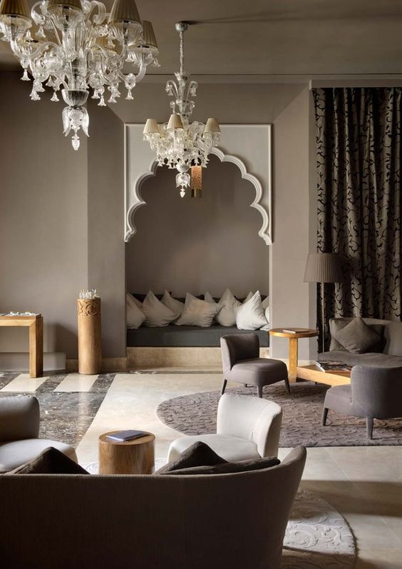Recessed Lounge Niche with Scalloped Arch
