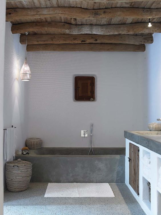 Textured Baskets Add Natural Storage Beside the Tub