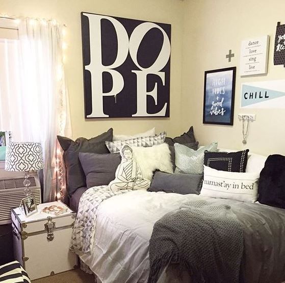 Large Graphic Art Makes a Bold Statement