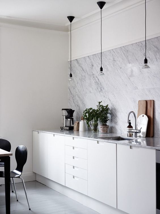 Diagonal Marble Backsplash for a Dramatic Statement
