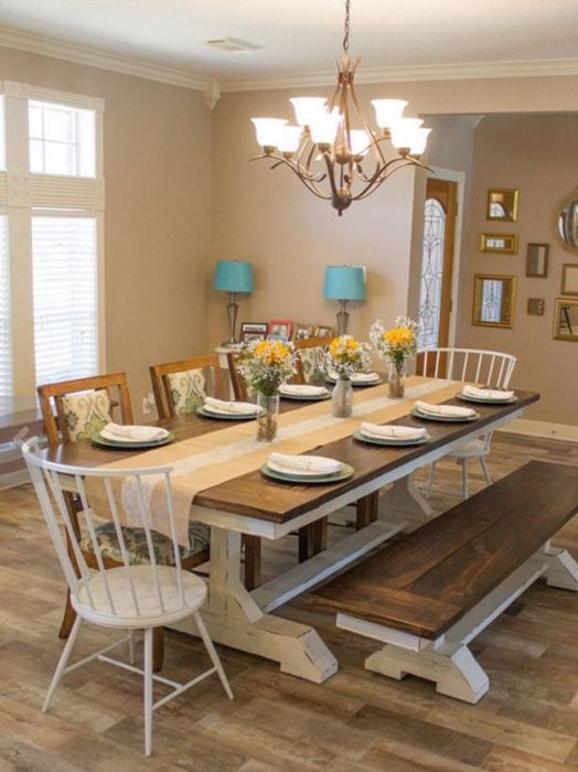 Layered Runners Add Softness to a Dark Table