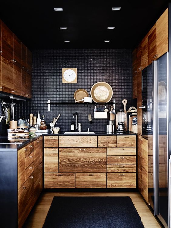 Wood Grain Drawer Fronts Create a Textured Base Cabinet