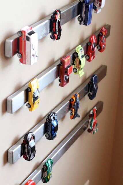 Metal Rails That Display Toy Cars Vertically