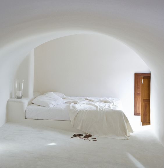 Recessed Niche Bed Creates a Serene, Built-in Look