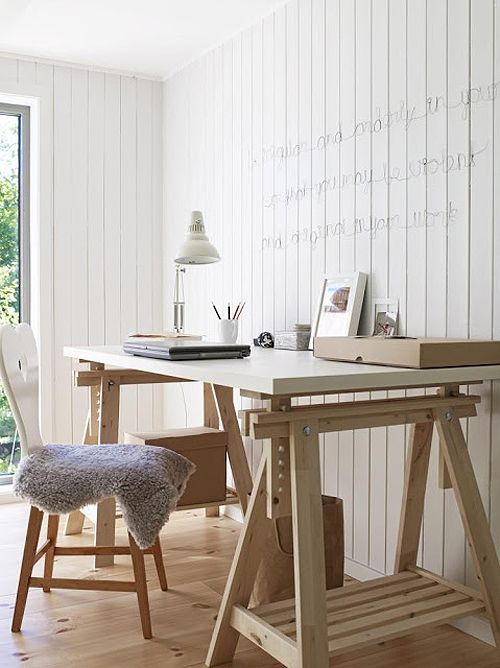 Adjustable Sawhorse Desk for a Flexible Workspace