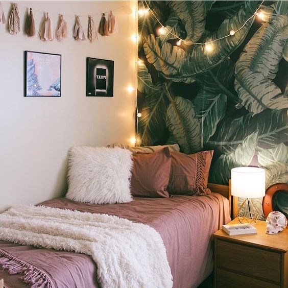 Large Tropical Leaf Mural Adds Bold Botanical Backdrop
