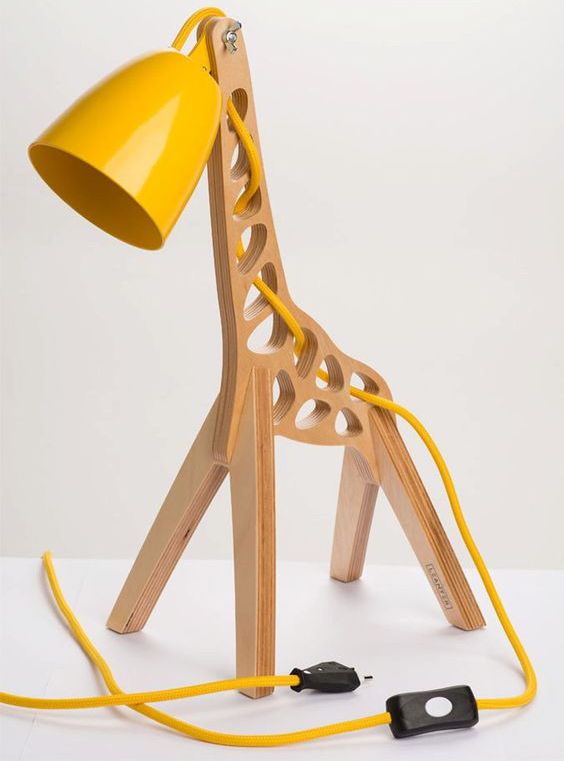 Adjustable Giraffe Lamp for Playful Task Lighting