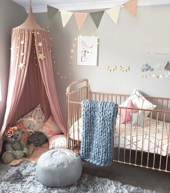 Pink Starry Canopy Adds a Whimsical Reading Nook