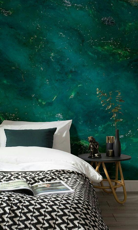 Emerald Wallpaper for an Immersive Backdrop