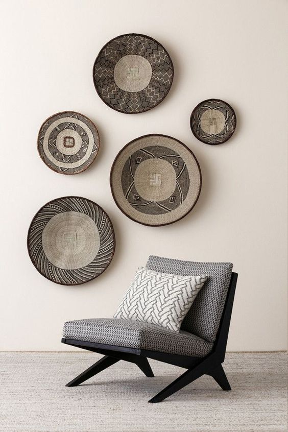 Group Round Woven Plates for Patterned Texture Above Seating