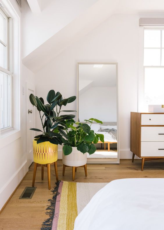 Mid-Century Style Planters on Legs Add Height
