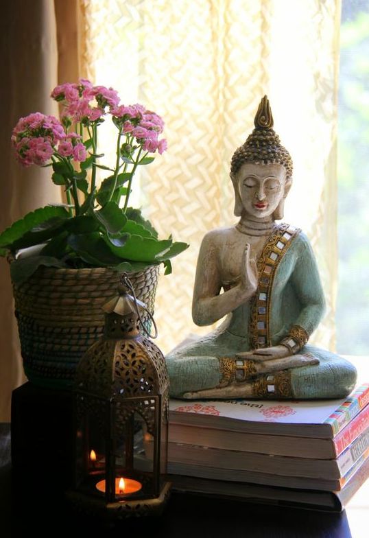 Buddha Statue and Lantern Create a Serene Vignette