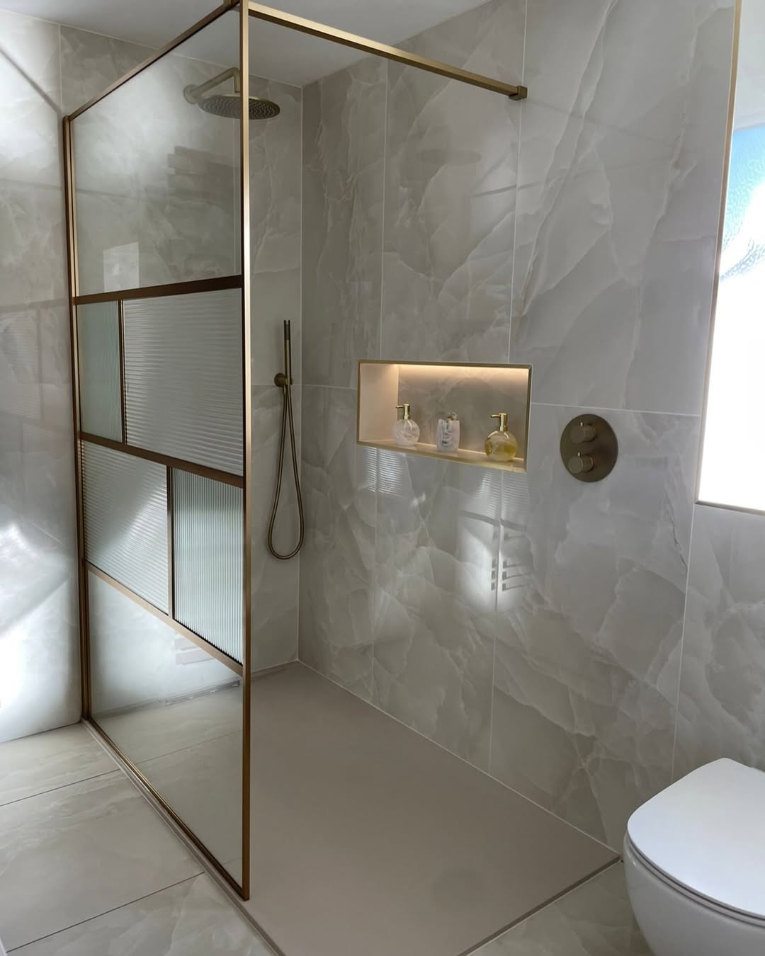 Recessed Shower Niche With Integrated Lighting