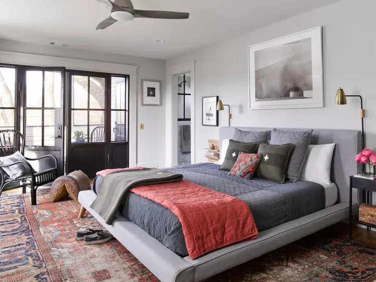 Coral Quilt Adds a Pop of Warm Color