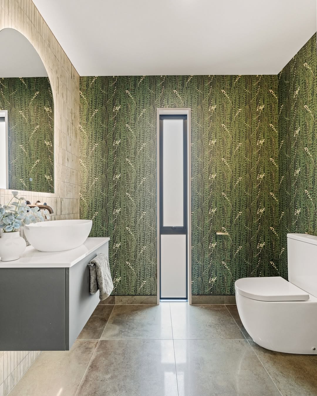 Green Leafy Wallpaper for a Natural Vibe