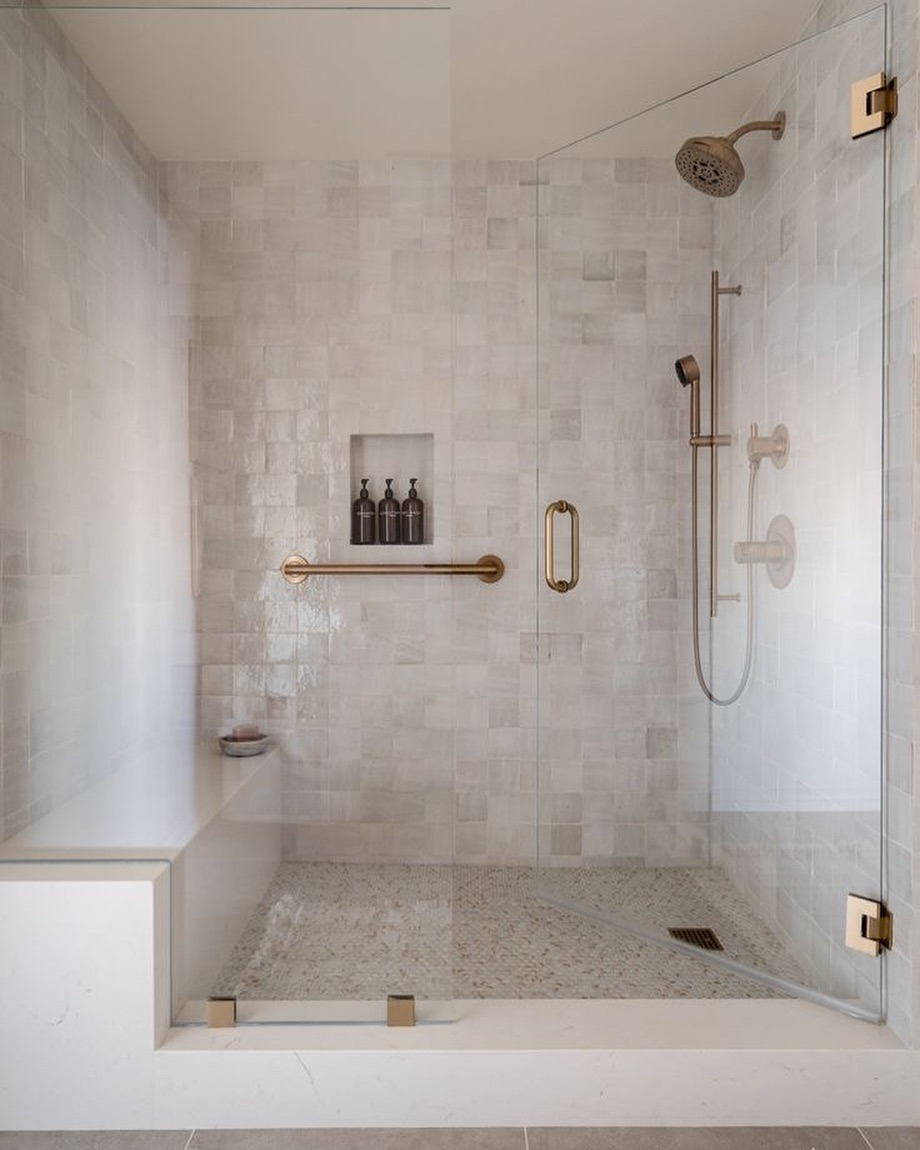 Recessed Shower Niche With Integrated Dispenser Bar