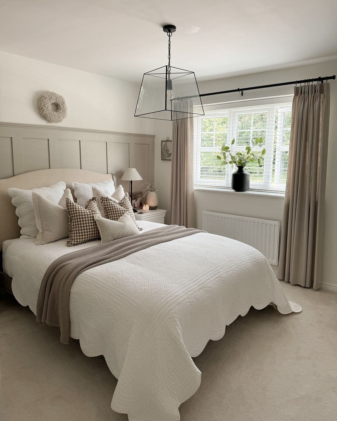 Scalloped Quilt Adds Softness to a Neutral Bed