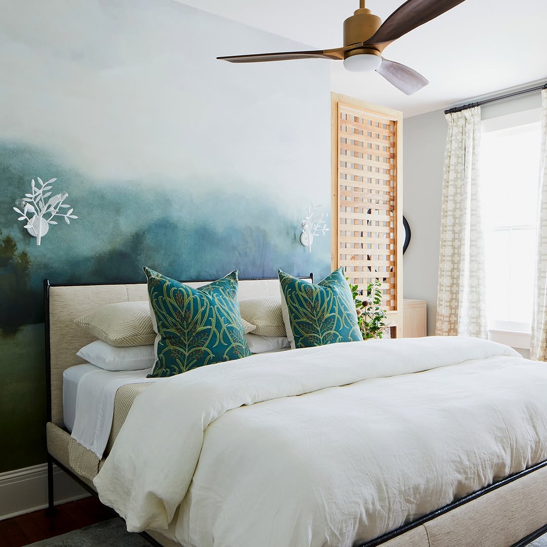Ombre Mural Wallpaper for a Dreamy Backdrop