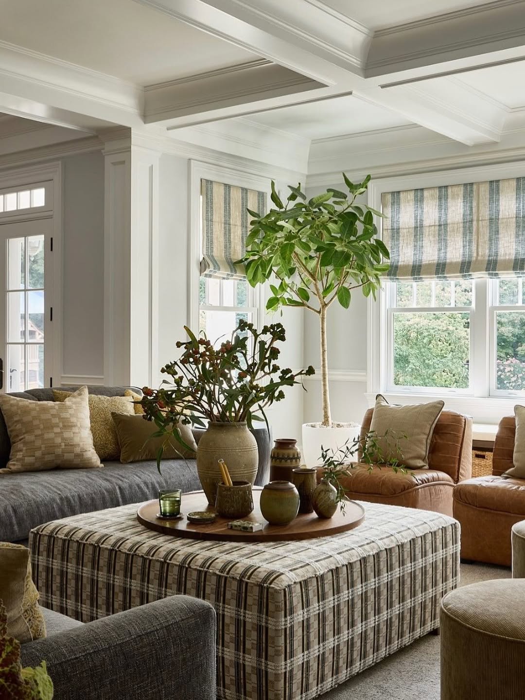 Oversized Plaid Ottoman With A Round Tray Of Natural Decor