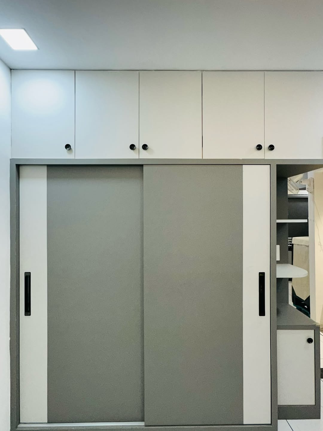 Two-Tone Wardrobe Doors with Vertical Inset Handles