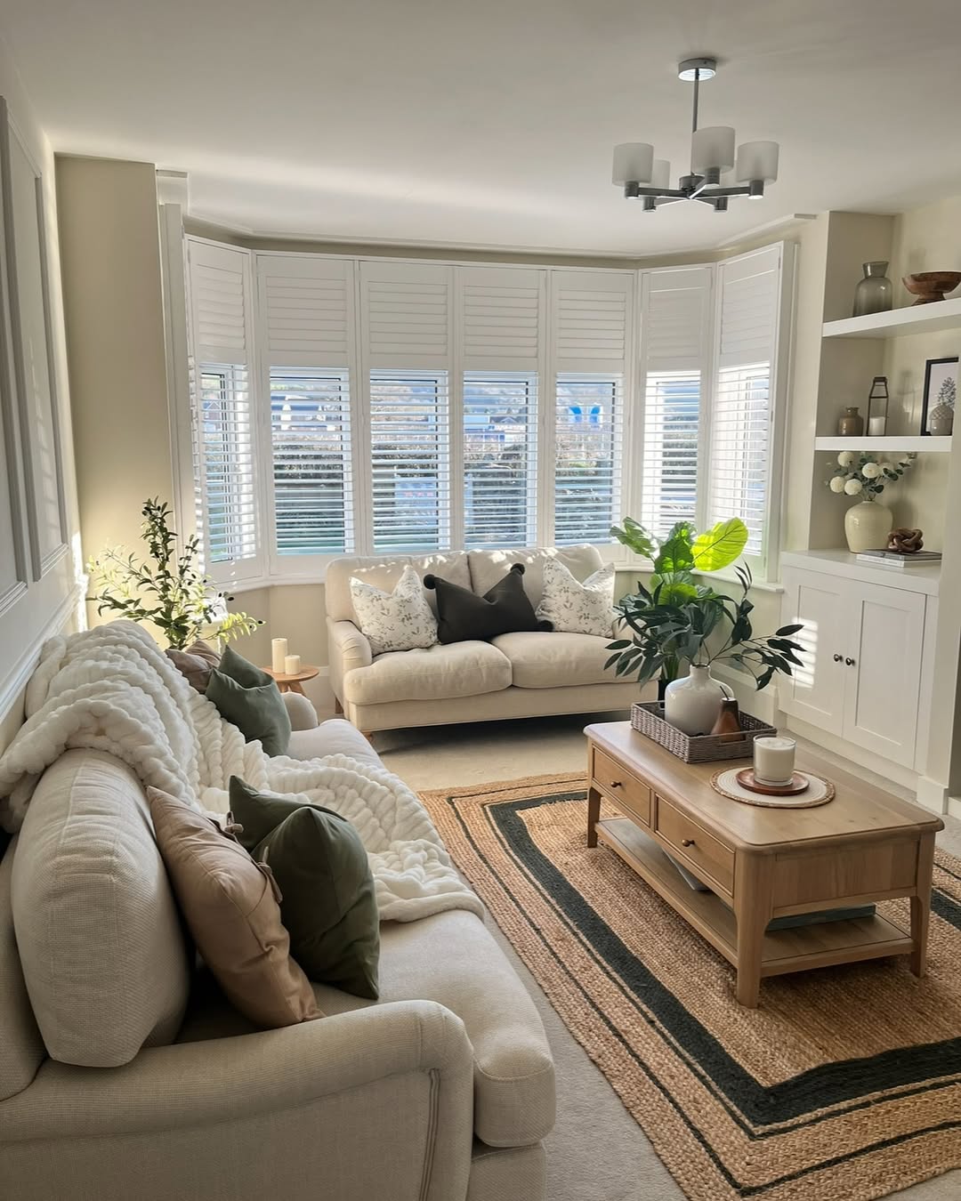 Define Your Seating Area with a Natural Jute Rug