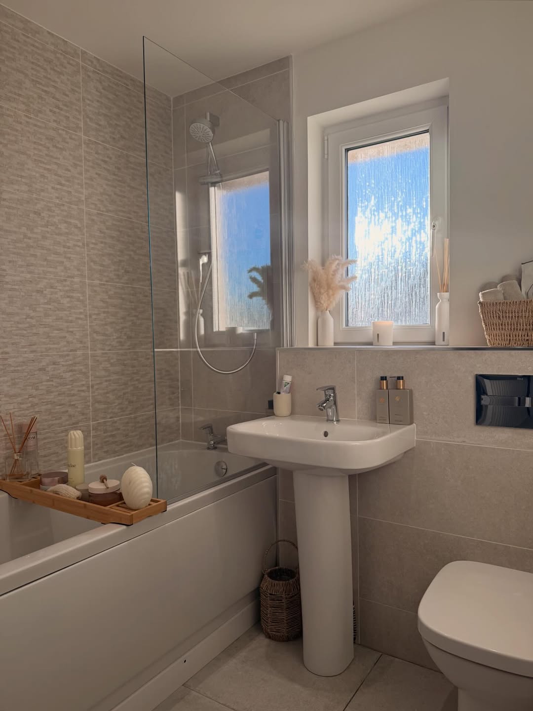 Wooden Bath Tray Holds Essentials for Easy Access