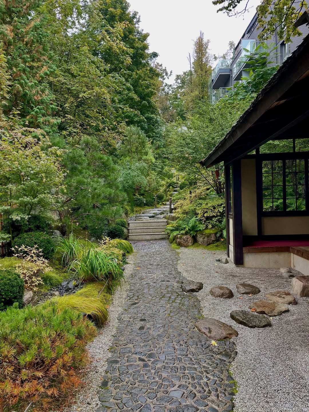 Guide Guests to Pavilions with Stone Stepping Stones