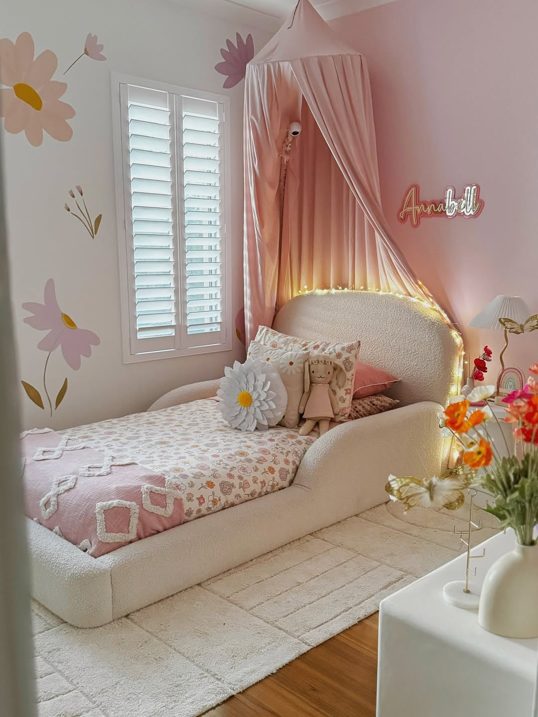 Daisy Wall Decals Add Whimsical Touches to a Soft Pink Room