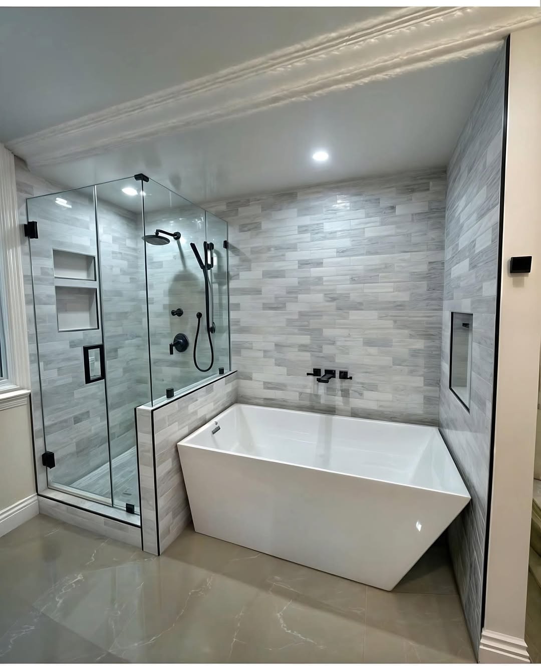 Rectangular Bathtub Adds Modern Geometry
