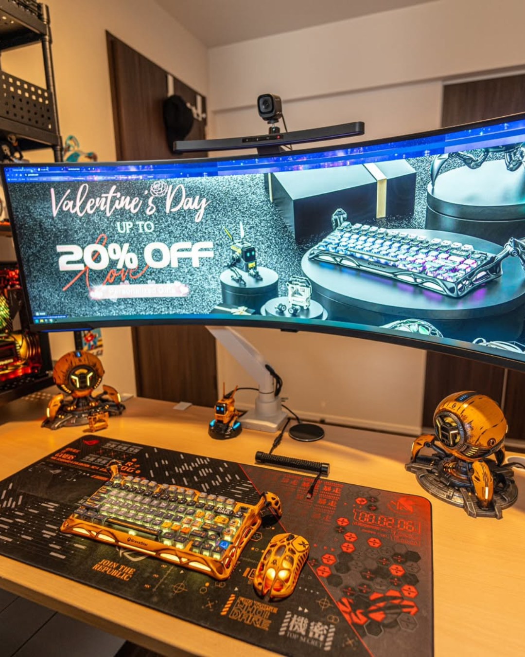 Desk Decor Robots Add a Sci-Fi Touch