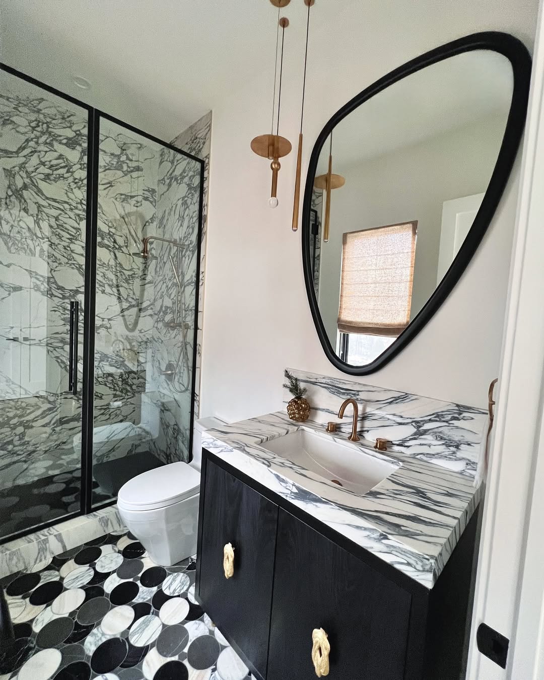 Organic Mirror Adds an Artistic Touch to the Vanity