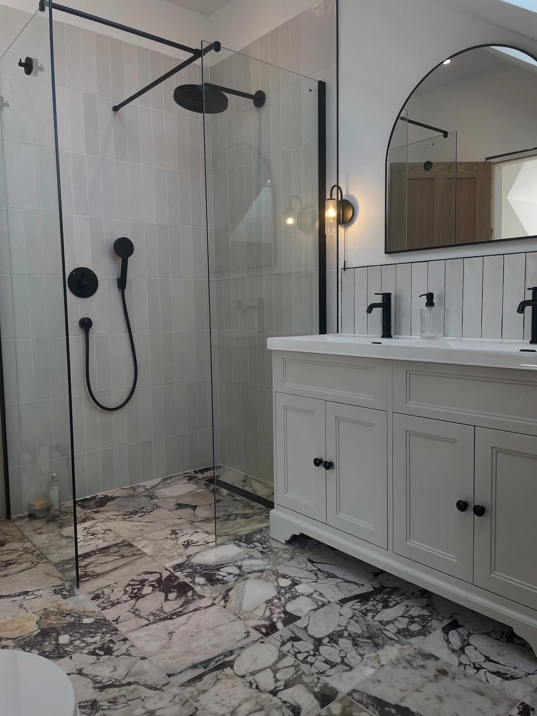 Black Fixtures Add Sharp Contrast to Light Vertical Shower Tiles