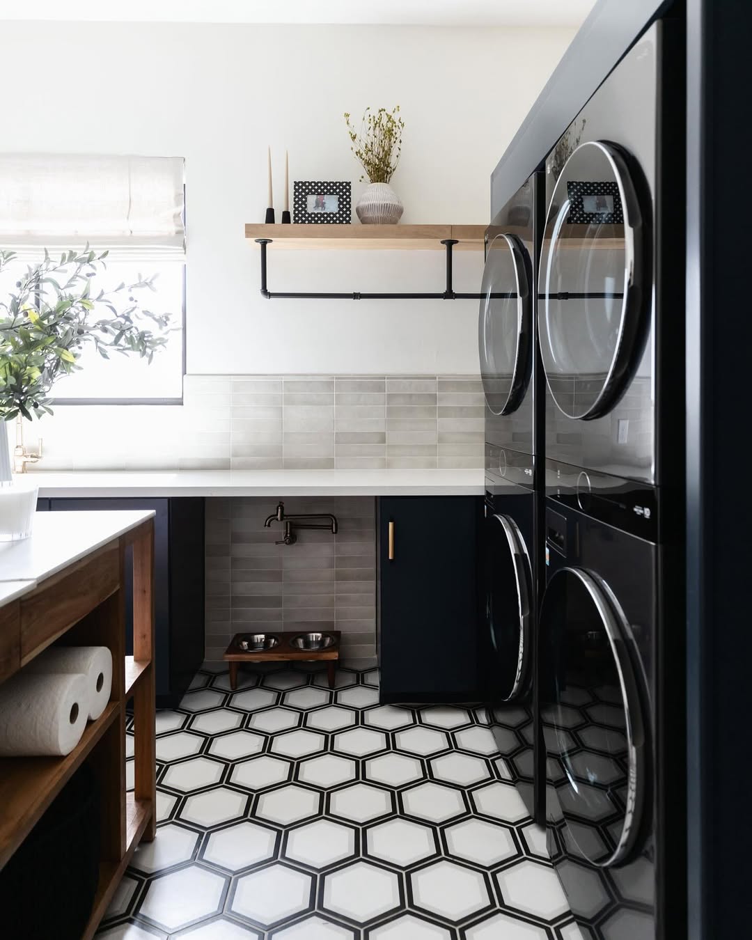 Introduce a Modern Edge With Black Appliances