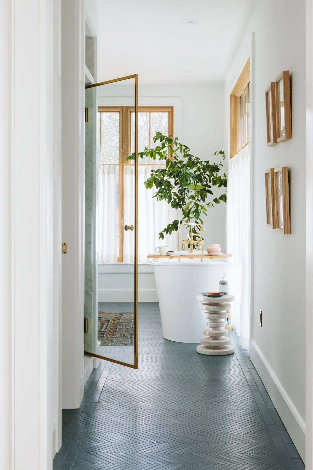 Bathtub Caddy With Integrated Plant Stand