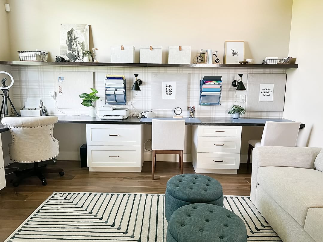 Wall-Mounted File Holders Keep Desks Clear