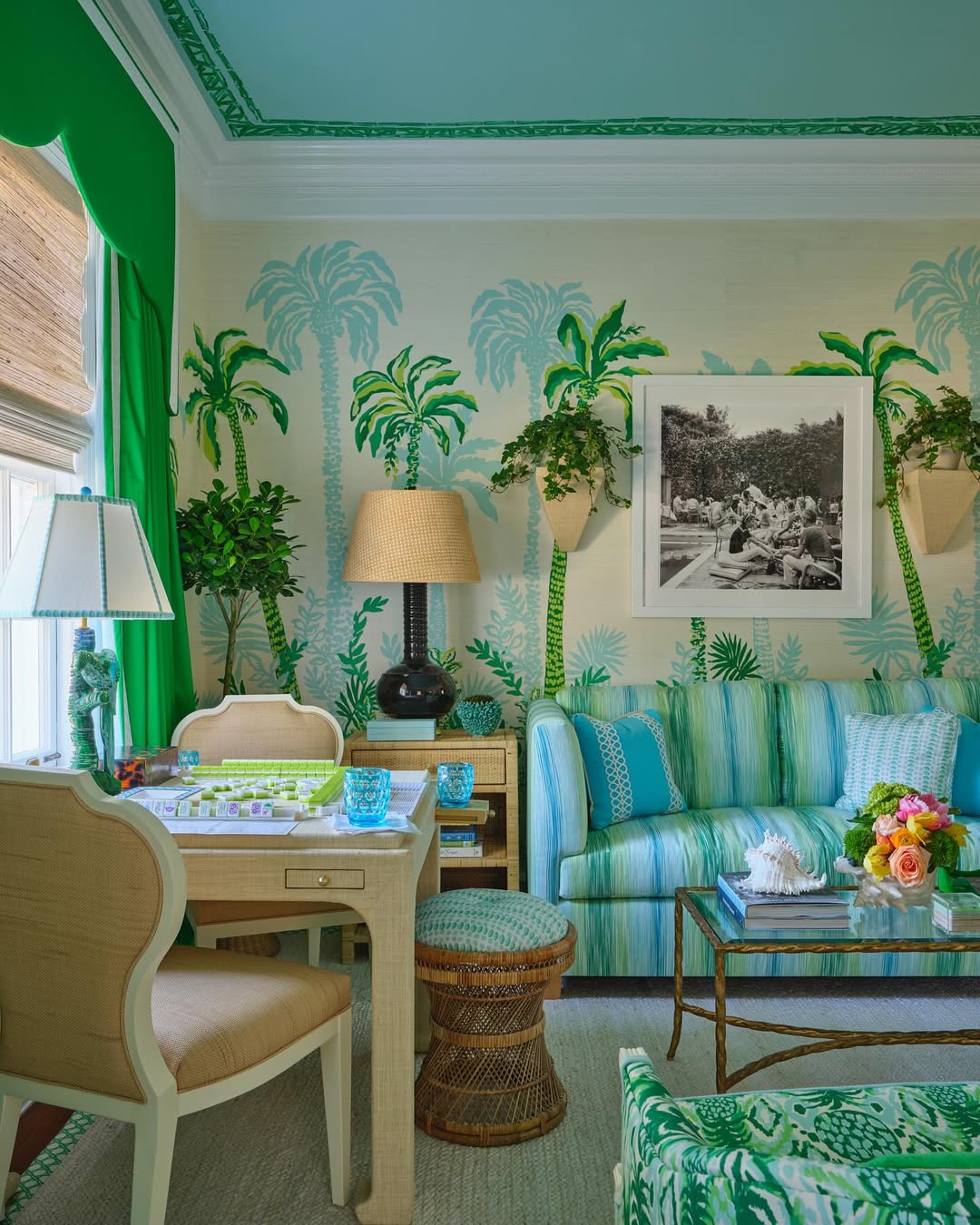 Palm Tree Wallpaper Creates a Tropical Vibe