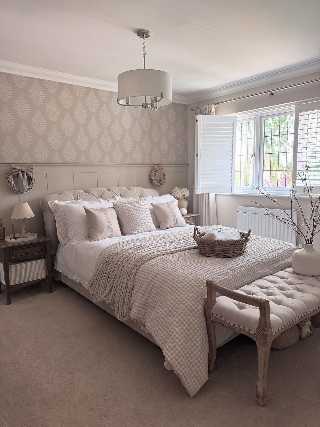 Tufted Upholstered Bench Adds Classic Style at Foot of Bed
