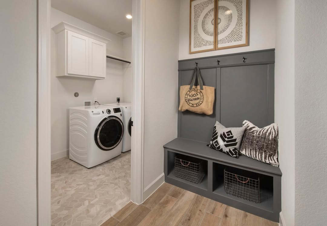 Dark Gray Built-in Bench With Wire Baskets for Storage