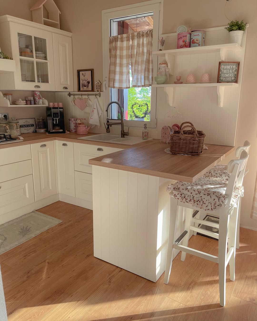 Woven Basket Adds Rustic Charm to Kitchen Countertop