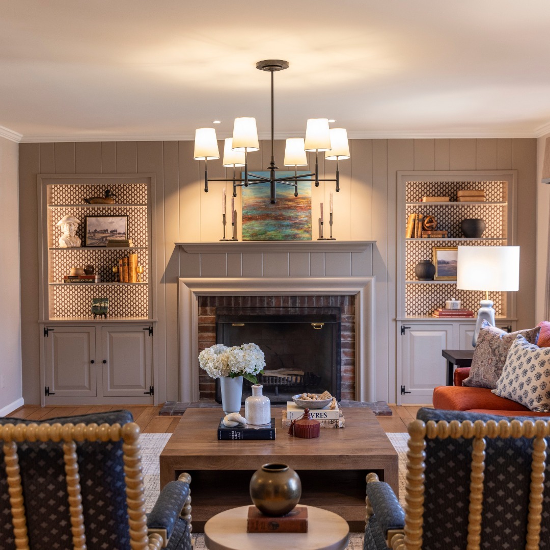 Patterned Backs Add Depth to Built-In Shelves