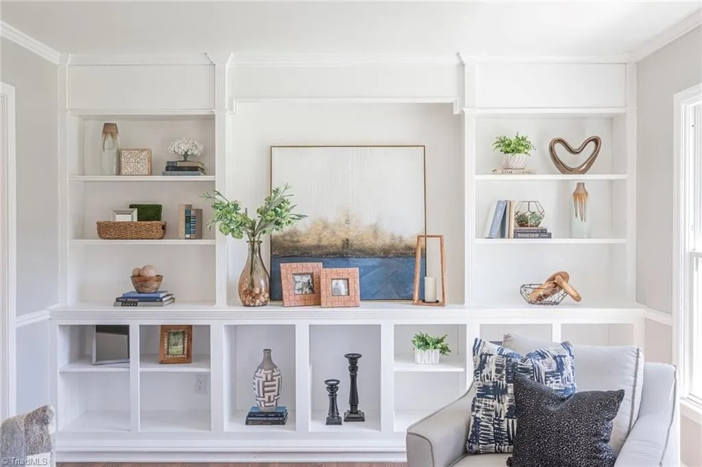 Grouped Picture Frames Add Personal Touches to Shelves