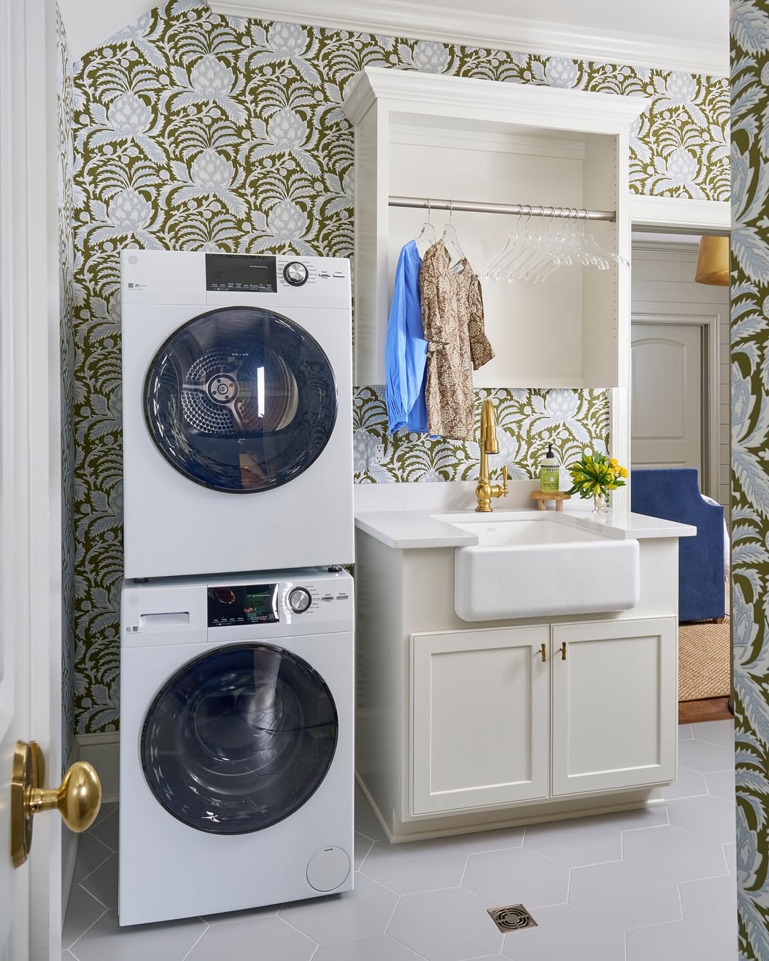Built-in Rod for Hanging Garments Above the Sink