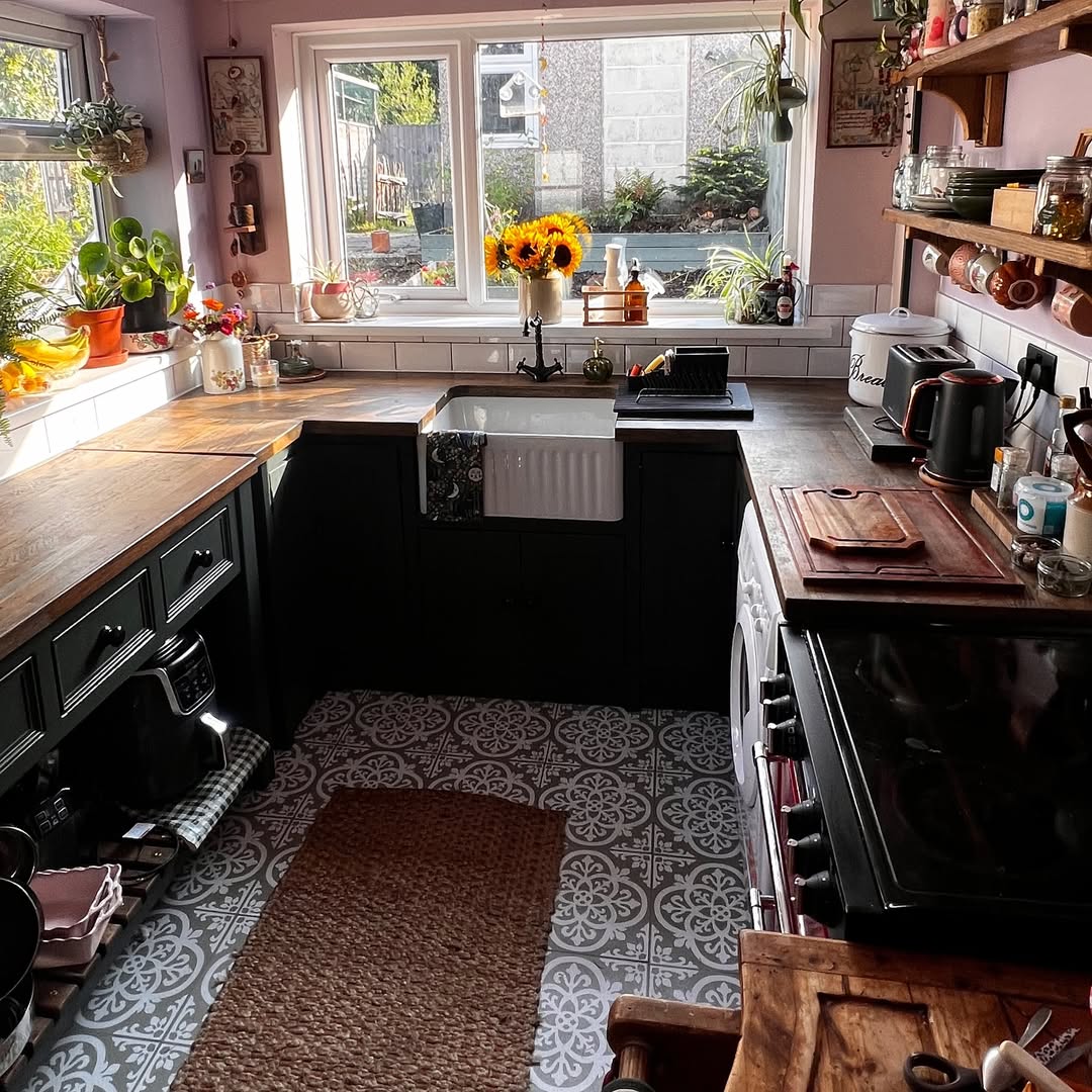 Patterned Floor Tiles Ground A Cozy Cottage Kitchen