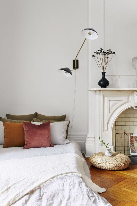 Provide Targeted Reading Light with an Adjustable Wall Lamp