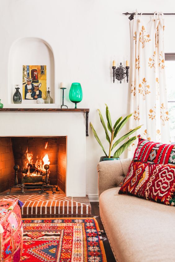 Arched Niche Displays Colorful Art and Green Glass Accents