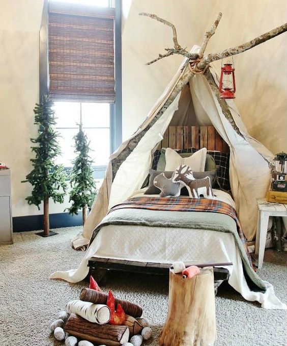 Natural Tree Branch Tent Creates a Cozy Campout Bed
