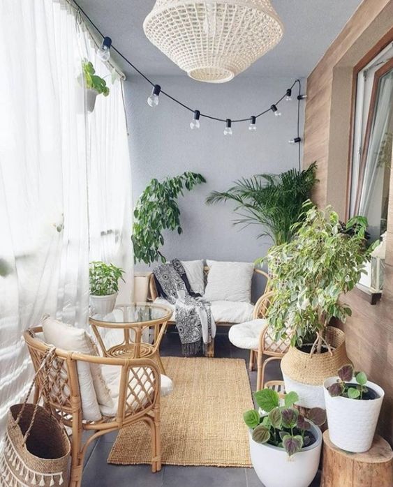 Woven Pendant Light Adds Natural Texture Above Seating