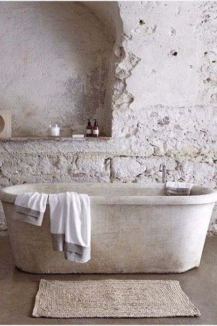 Textured Jute Rugs Add Natural Warmth to Bathrooms