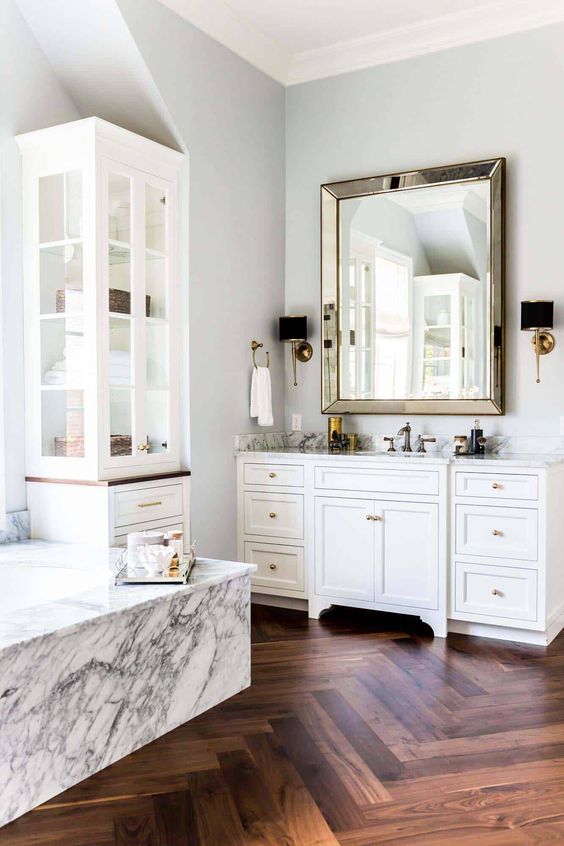 Glass-Fronted Cabinet for Displaying Linens and Baskets