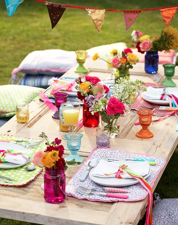 Mason Jar Flower Vases Add Cheerful Color